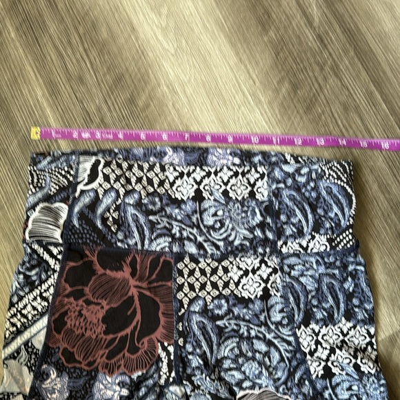 Athleta Patchwork Salutations 7/8 Yoga Athletic Leggings Size medium Tall women - Picture 6 of 7